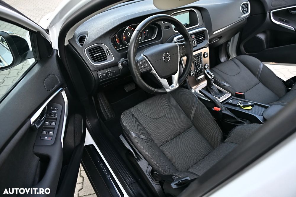 Volvo V40 D2 Geartronic Momentum - 32