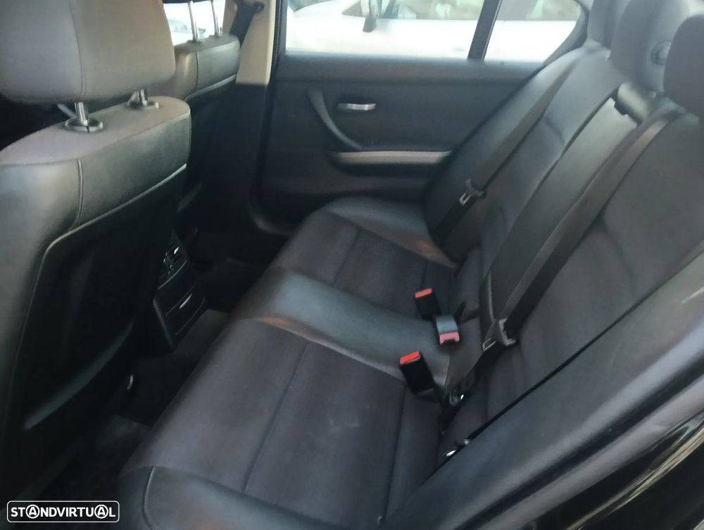 BMW 320 d Sport - 32