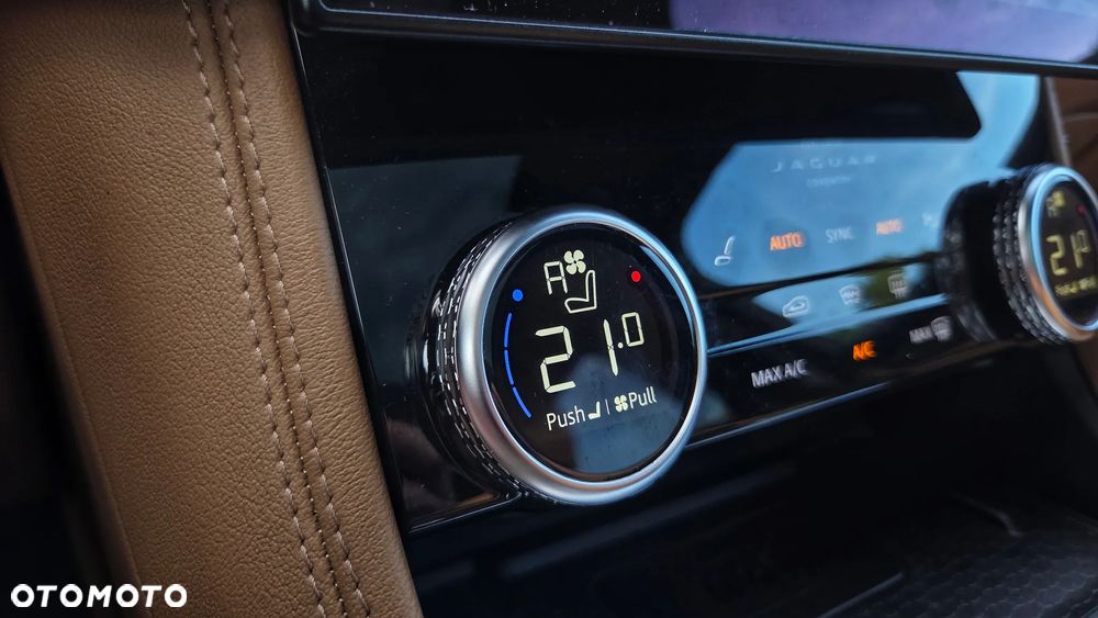 Jaguar F-Pace P250 AWD - 38