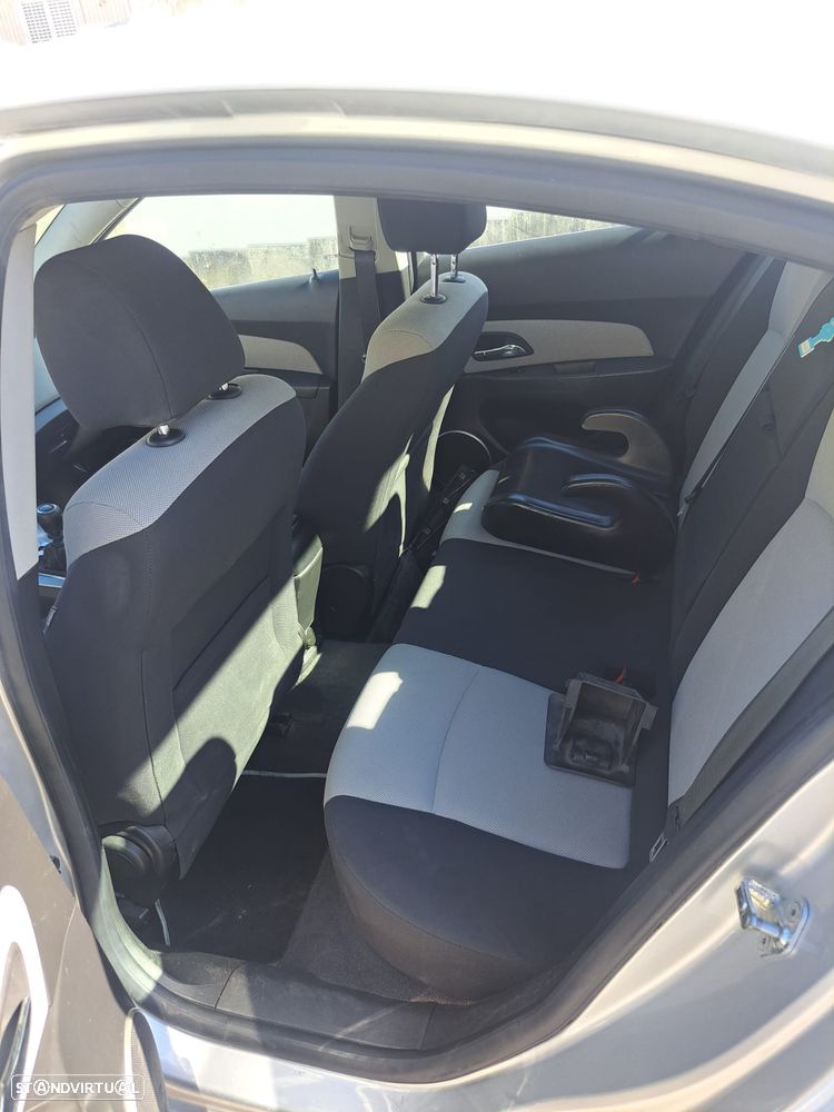 Chevrolet Cruze 1.6 LS - 11