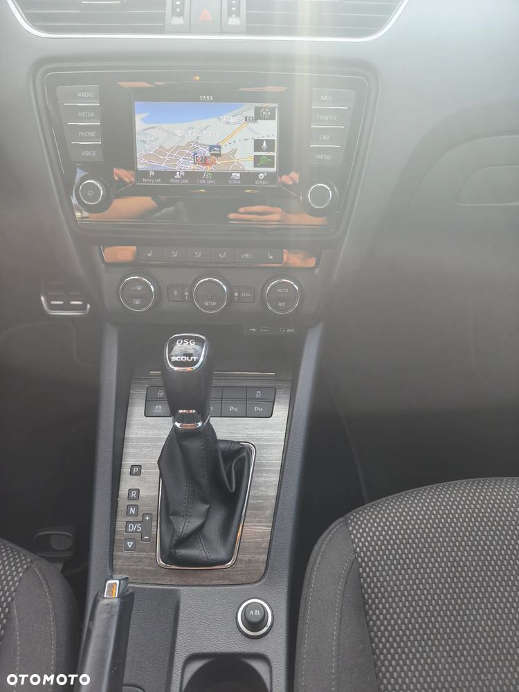 Skoda Octavia Scout 2.0 TDI 4x4 DSG - 17