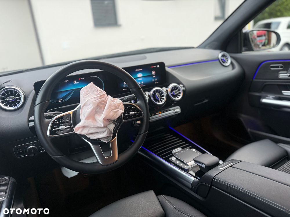 Mercedes-Benz GLA - 10