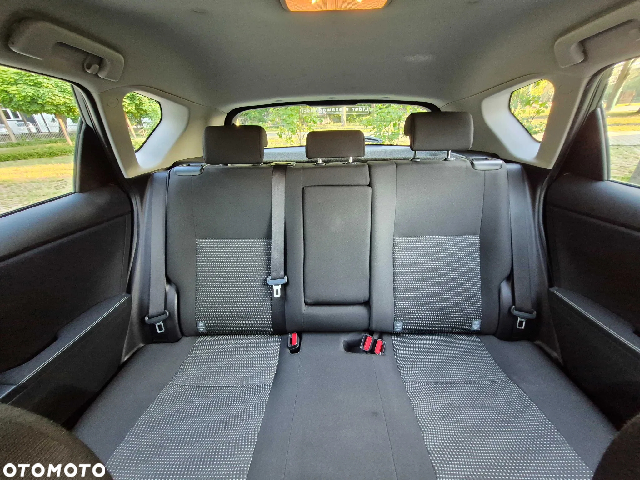 Toyota Auris 1.6 Premium Comfort - 17