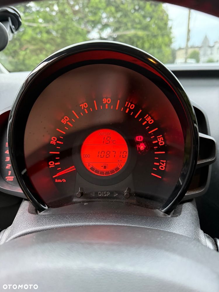 Toyota Aygo x-play - 10