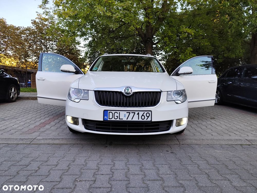 Skoda Superb 2.0 TDI Elegance DSG - 24