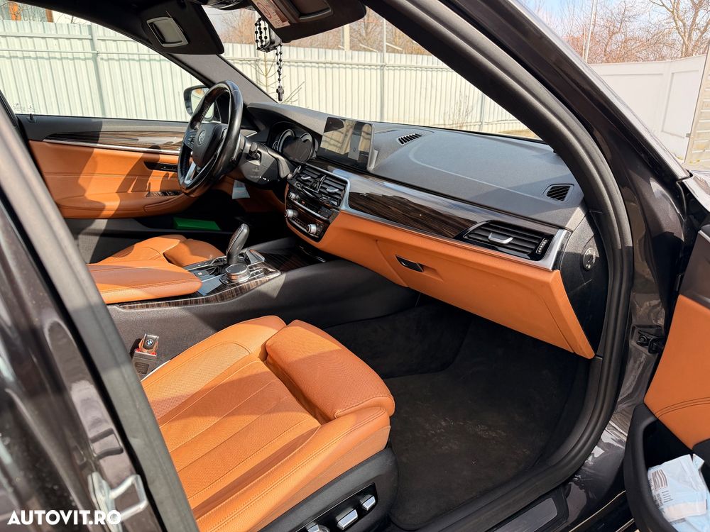 BMW Seria 5 520d xDrive AT - 13