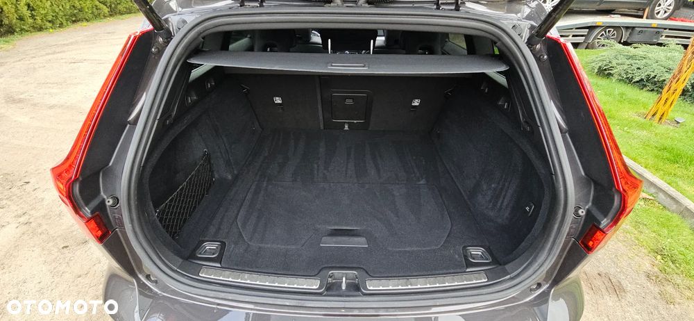 Volvo V60 B4 B DKG Plus Dark - 14