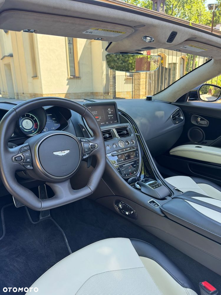 Aston Martin DBS Superleggera - 14