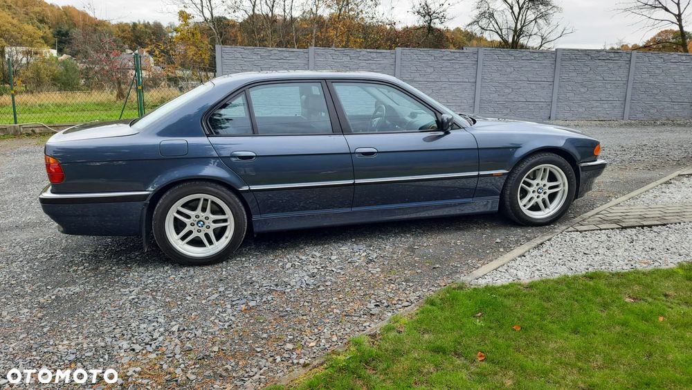 BMW Seria 7 740i - 5