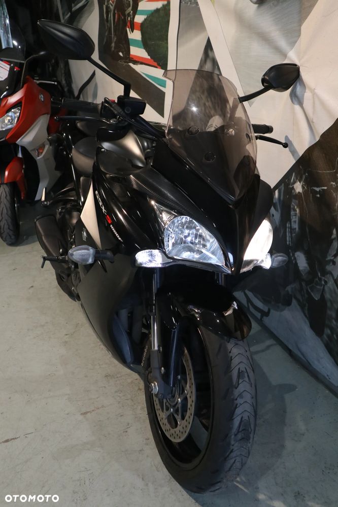Suzuki GSX - 19