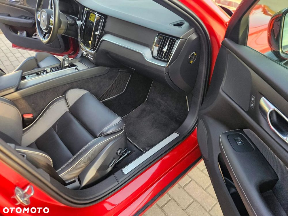 Volvo V60 B3 B R-Design - 17