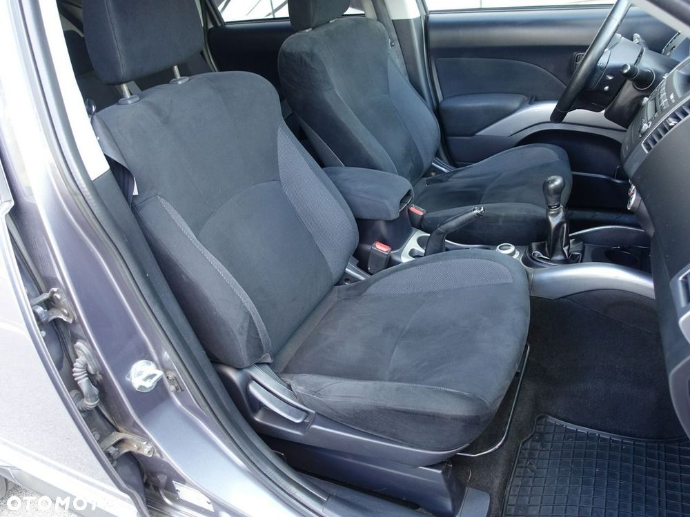 Mitsubishi Outlander 2.4 4WD Intense - 23