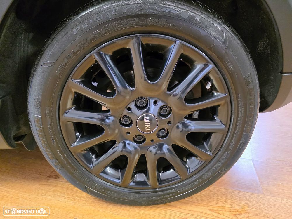 MINI 5 Portas Cooper D Auto - 22
