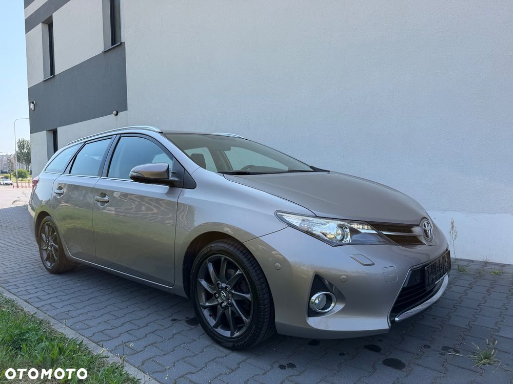 Toyota Auris 1.6 Premium + - 8