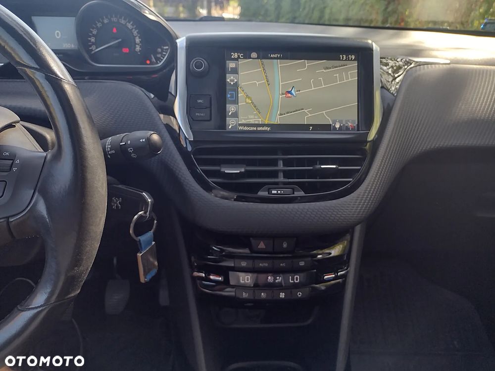Peugeot 2008 1.2 Pure Tech Allure S&S - 9