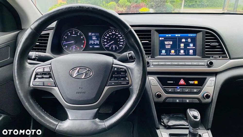 Hyundai Elantra - 10