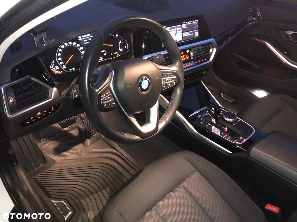 BMW Seria 3 318d MHEV Advantage - 22
