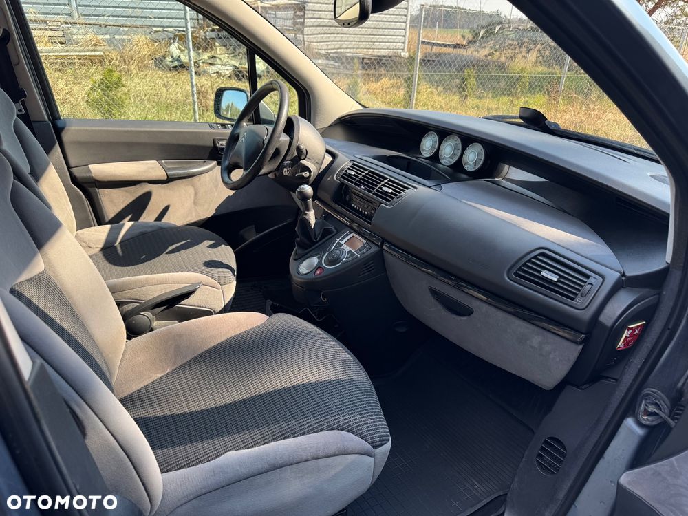 Citroën C8 2.0 16V Confort - 33