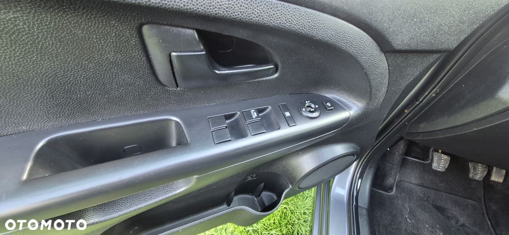 Kia Venga 1.6 L - 18