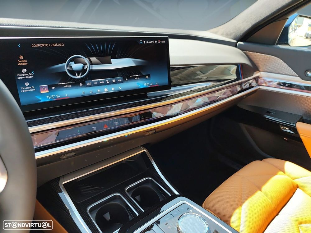 BMW 750 750e xDrive Pack Desportivo M - 30