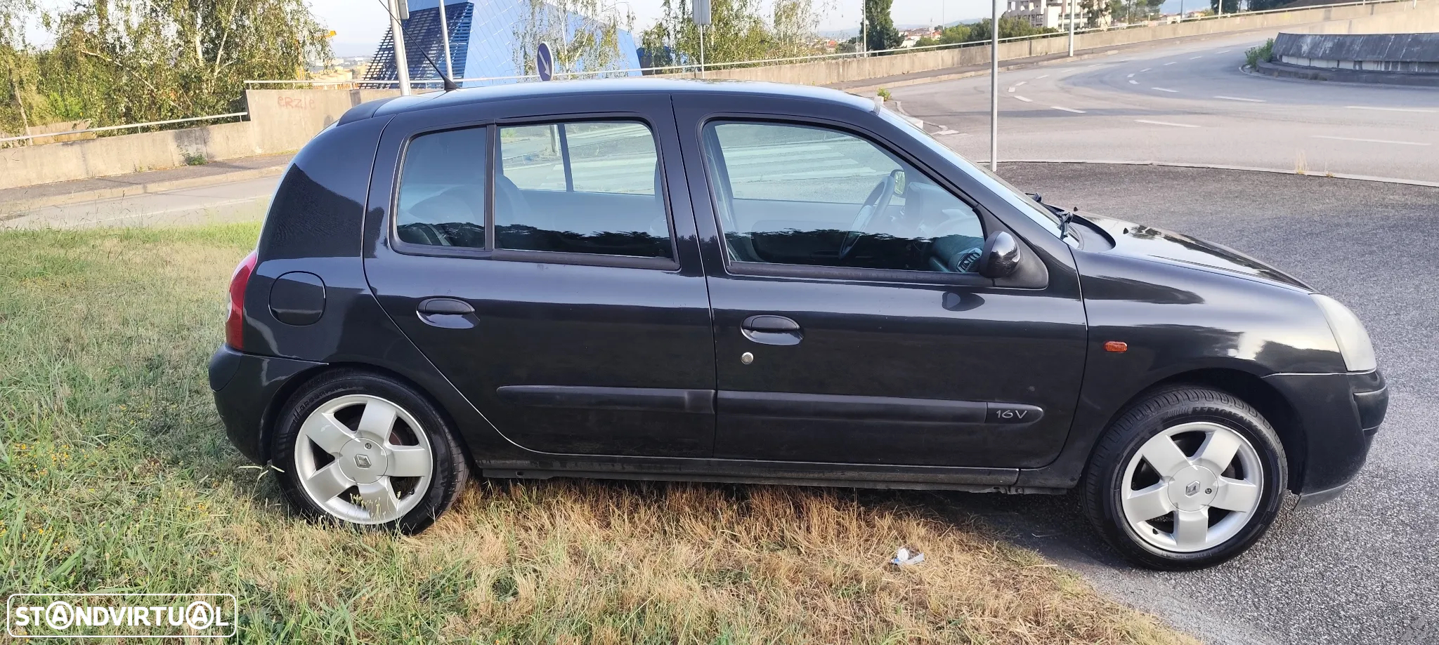 Renault Clio 1.2 16V Privilège - 4