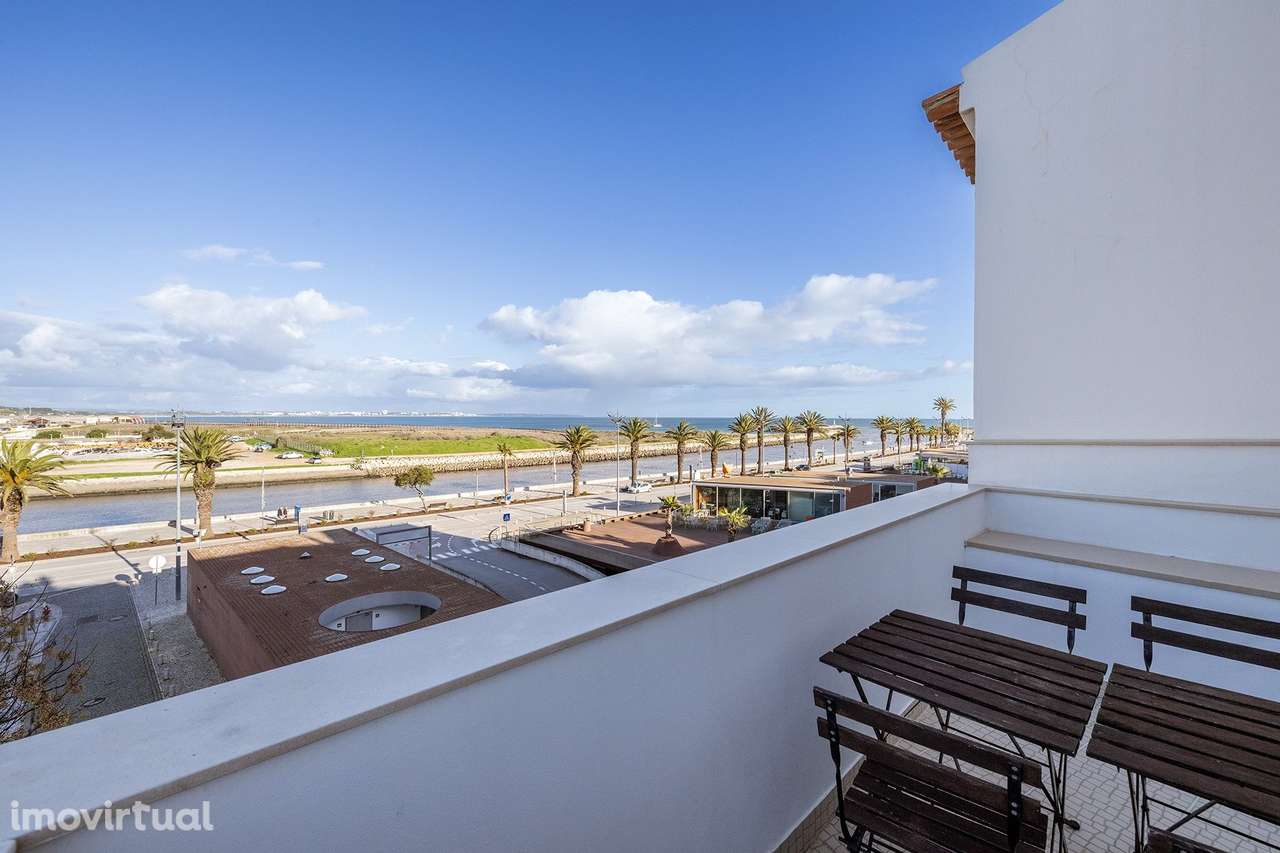 EXCELENTE OPORTUNIDADE PRÉDIO C/ 2 APARTAMENTOS INDEPENDENTES NO CENTR - Grande imagem: 2/41