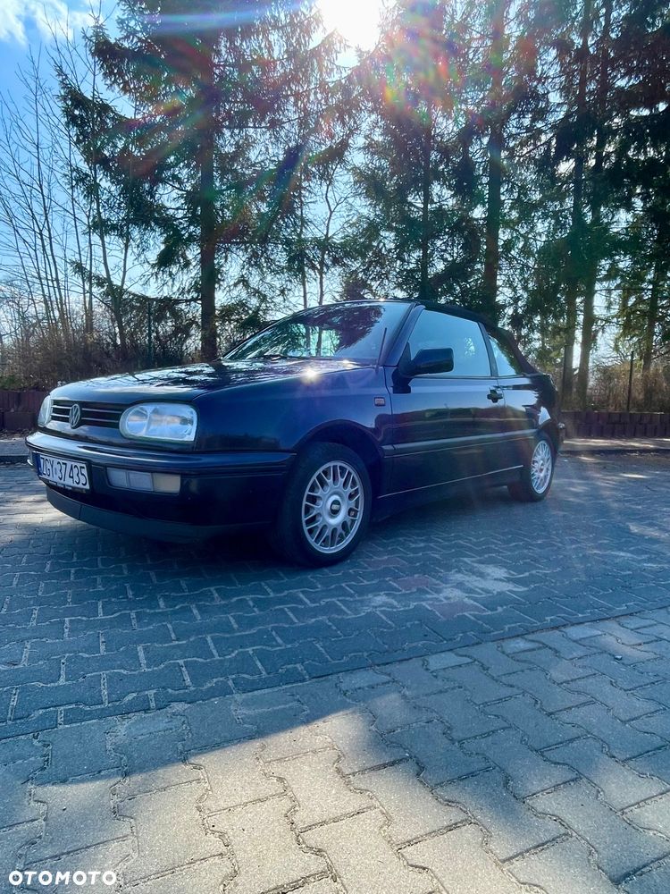 Volkswagen Golf 1.8 GL - 29