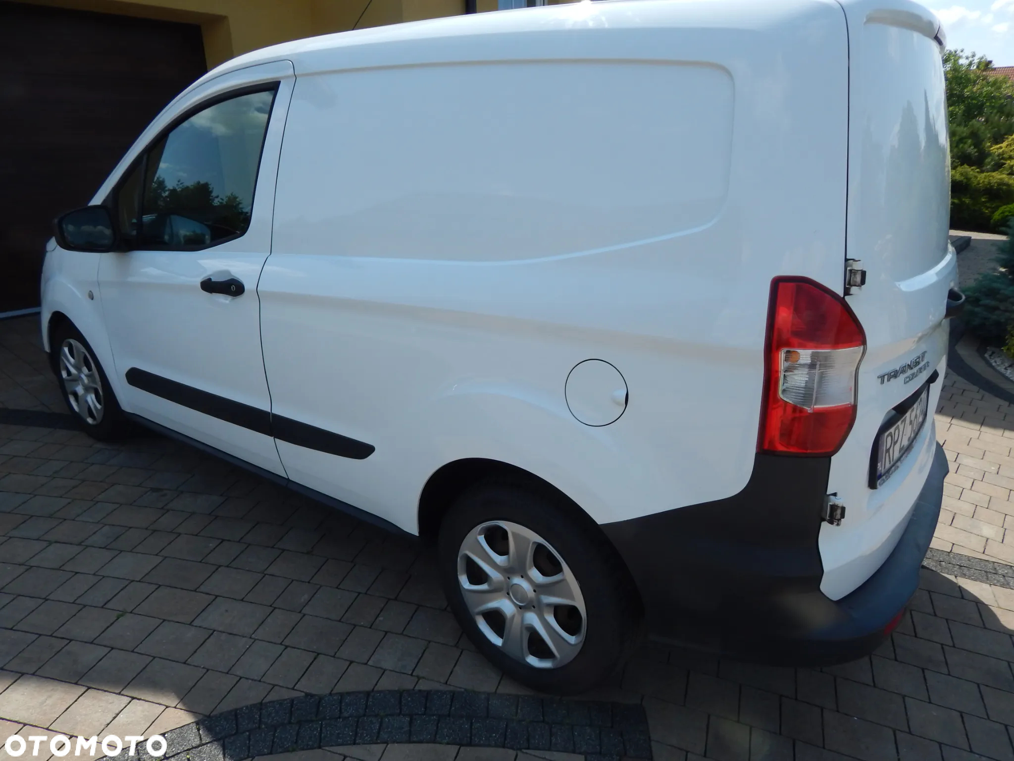 Ford COURIER - 3