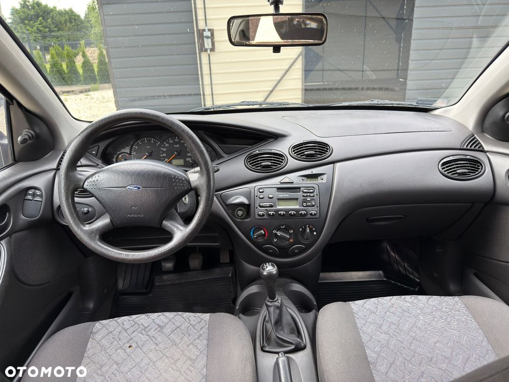 Ford Focus 1.6 16V Ambiente - 6