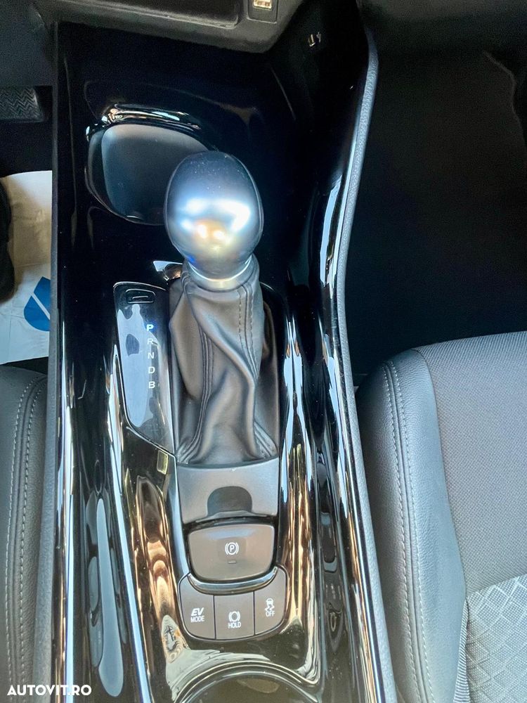 Toyota C-HR - 11