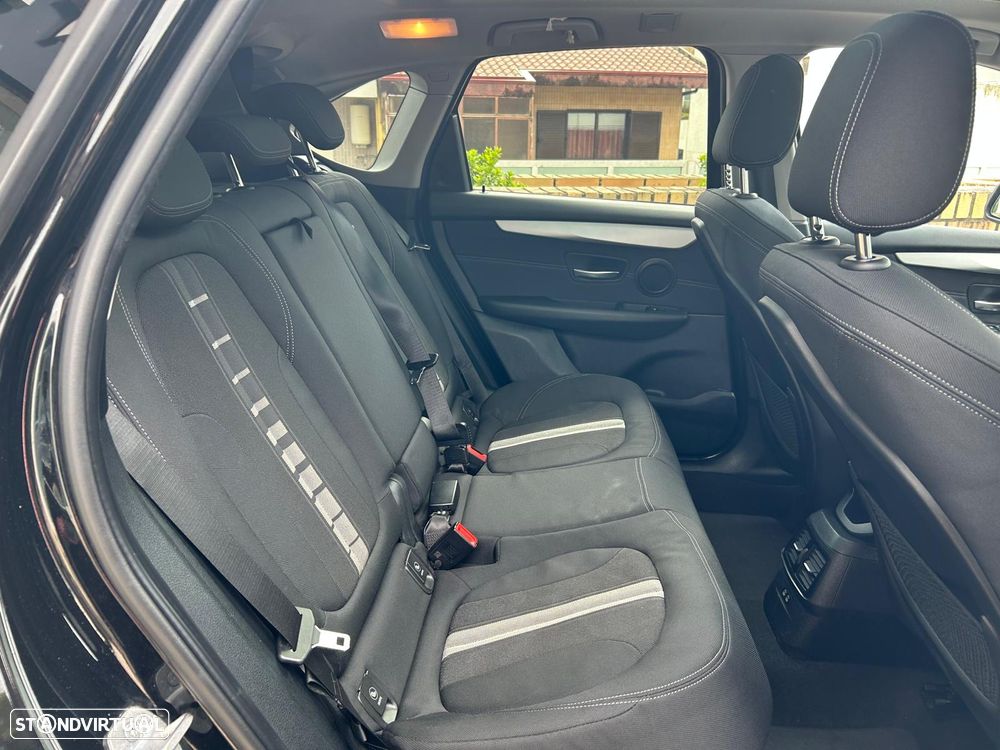 BMW 230xe Active Tourer - 26