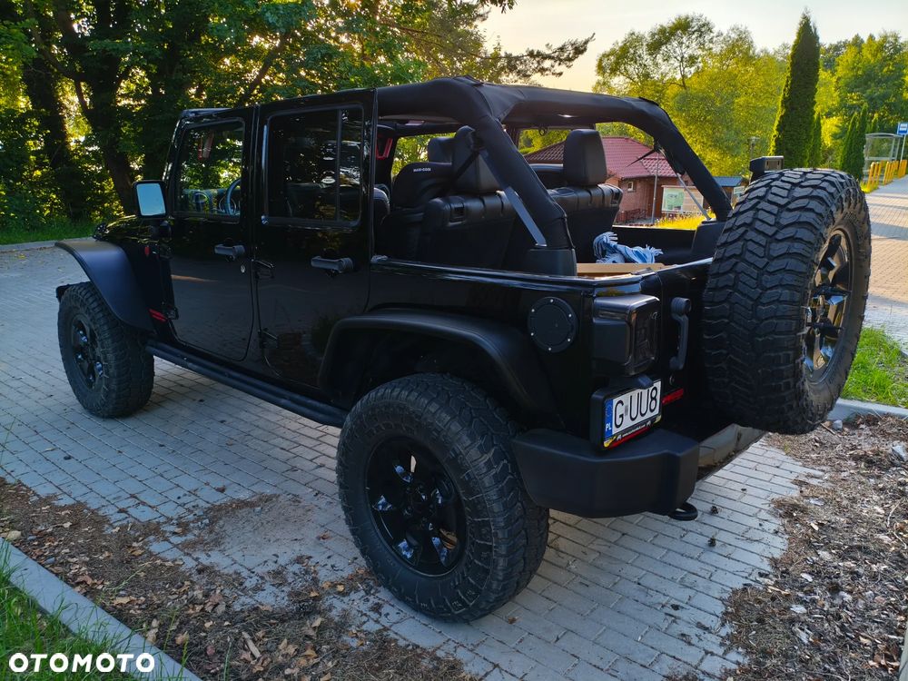 Jeep Wrangler 3.6 Unlim Sahara - 30