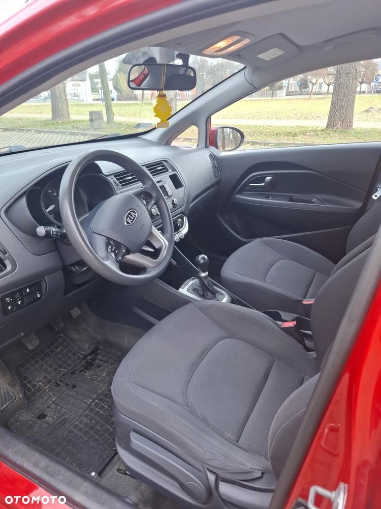 Kia Rio 1.2 L - 8