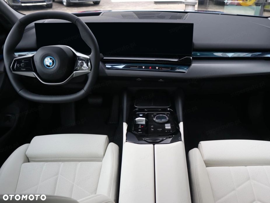 BMW i5 - 9