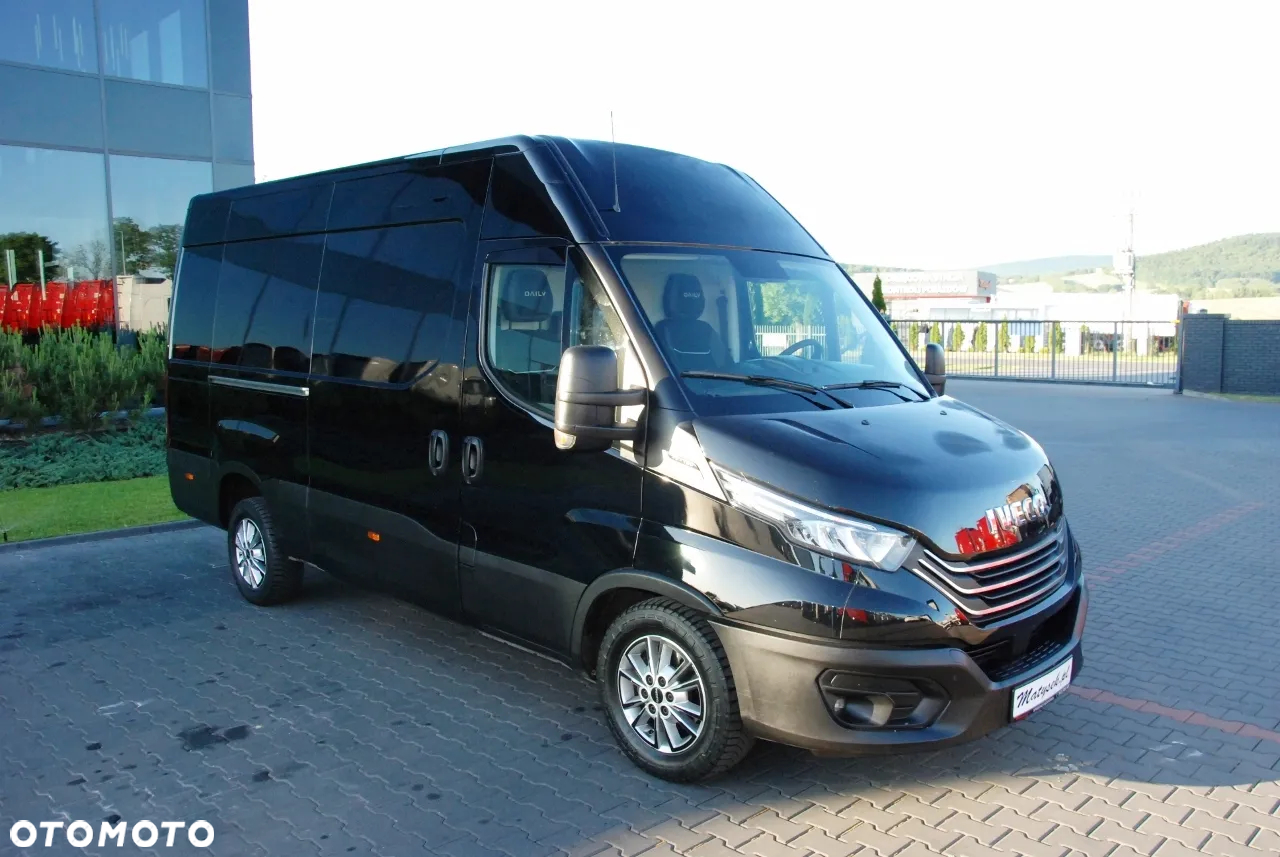 Iveco DAILY 35-180 /  BLASZAK / 2022 ROK /  HI-MATIC / Full opcja / CZARNY METALIK /  SPROWADZONY / PO KONTRAKCIE SERWISOWYM - 3