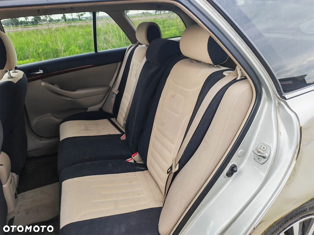 Toyota Avensis - 8
