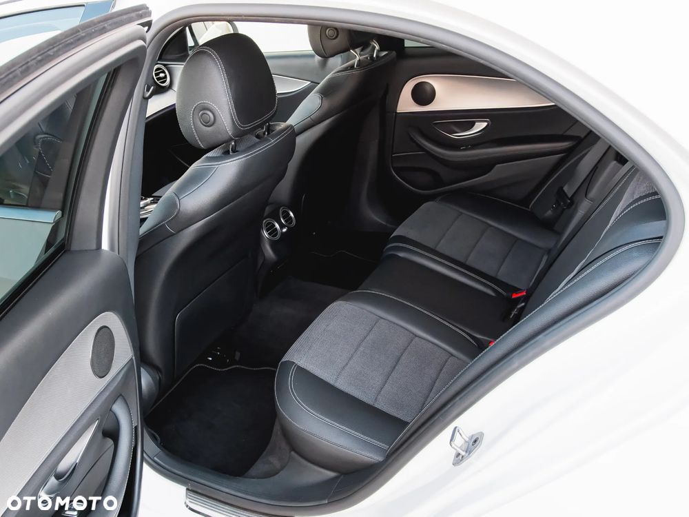 Mercedes-Benz Klasa E 200 d 9G-TRONIC - 35