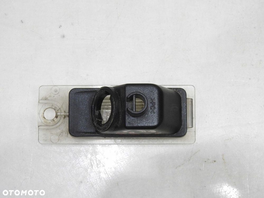 LAMPKA TABLICY REJESTRACYJNEJ VOLVO XC90 I - 5