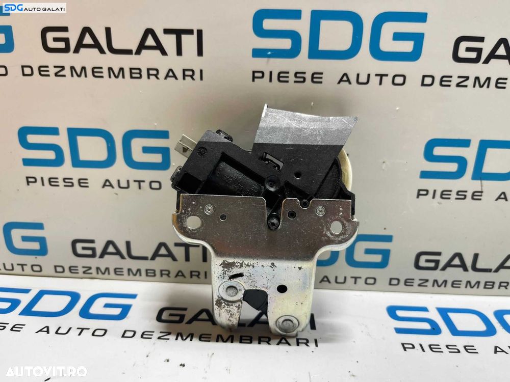 Broasca Incuietoare pentru Hayon Haion Portbagaj Volkswagen Passat B7 Berlina Sedan 2010 - 2015 Cod 4F5827505D [B3333] - 3