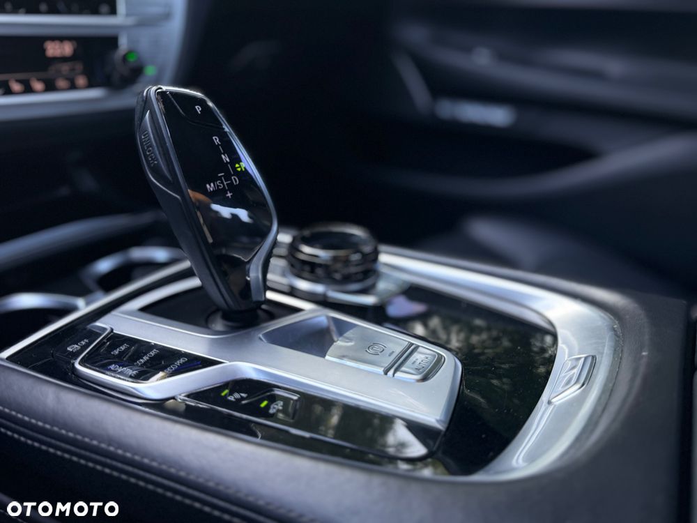 BMW Seria 7 740Li - 16
