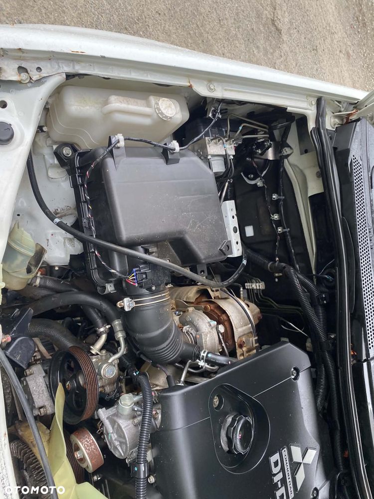 Mitsubishi L200 - 25