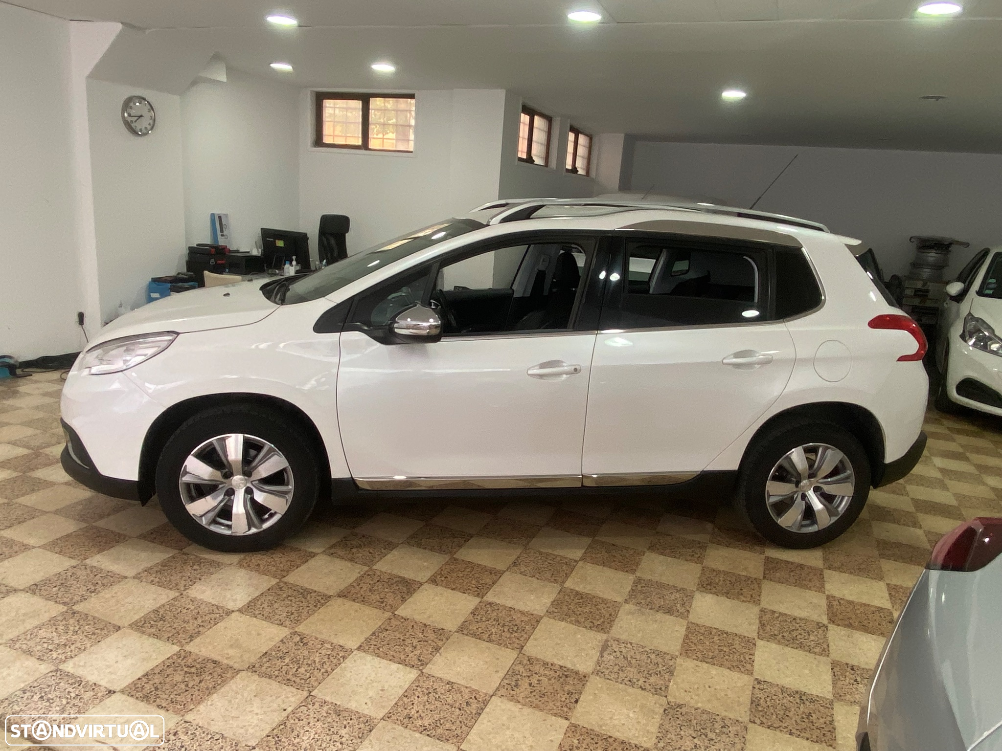 Peugeot 2008 1.2 PureTech Allure - 6