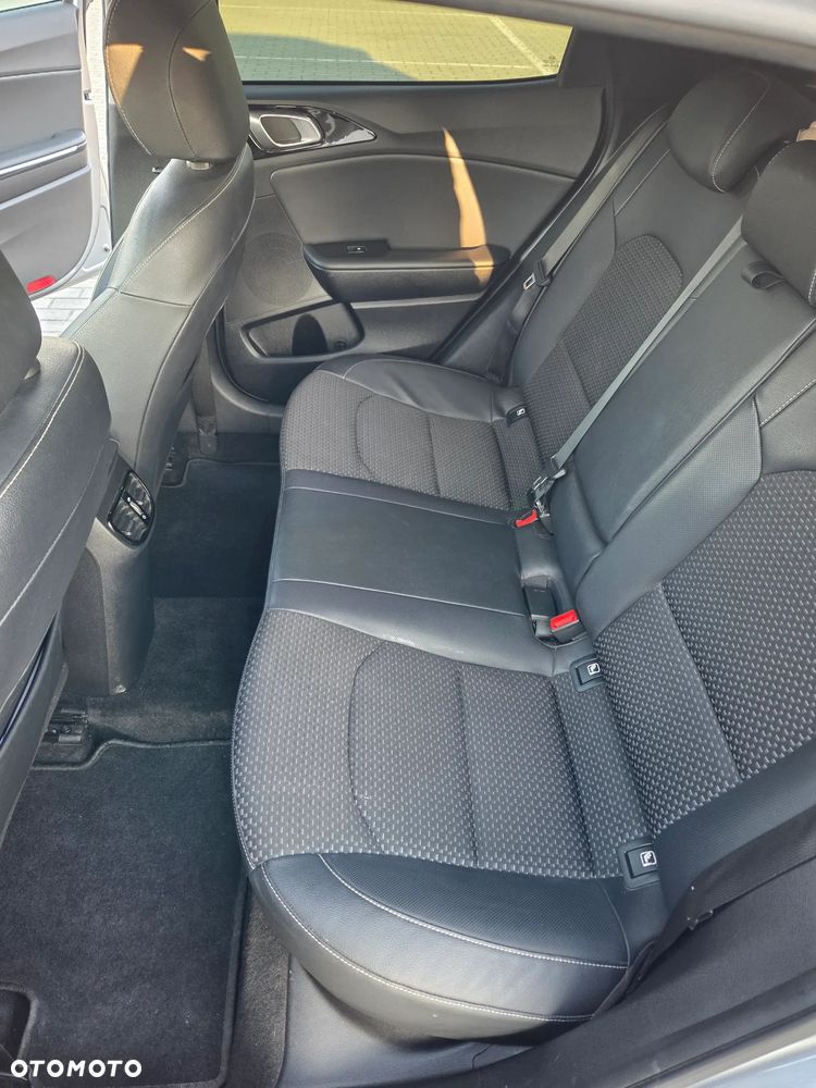 Kia XCeed 1.6 T-GDI L Business Line DCT - 12