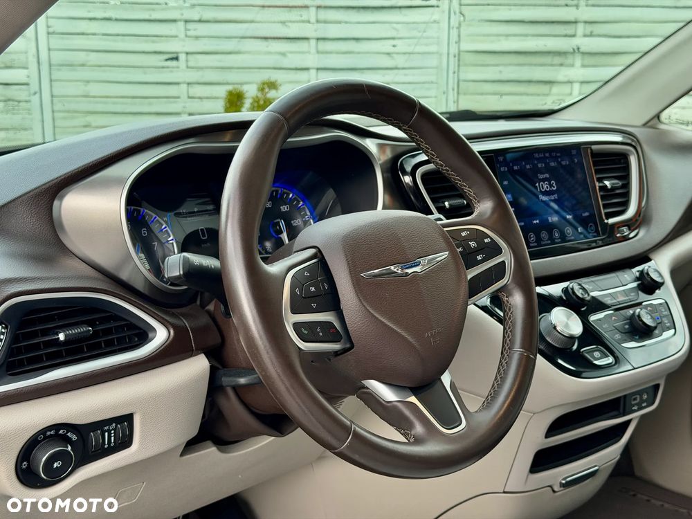 Chrysler Pacifica - 10
