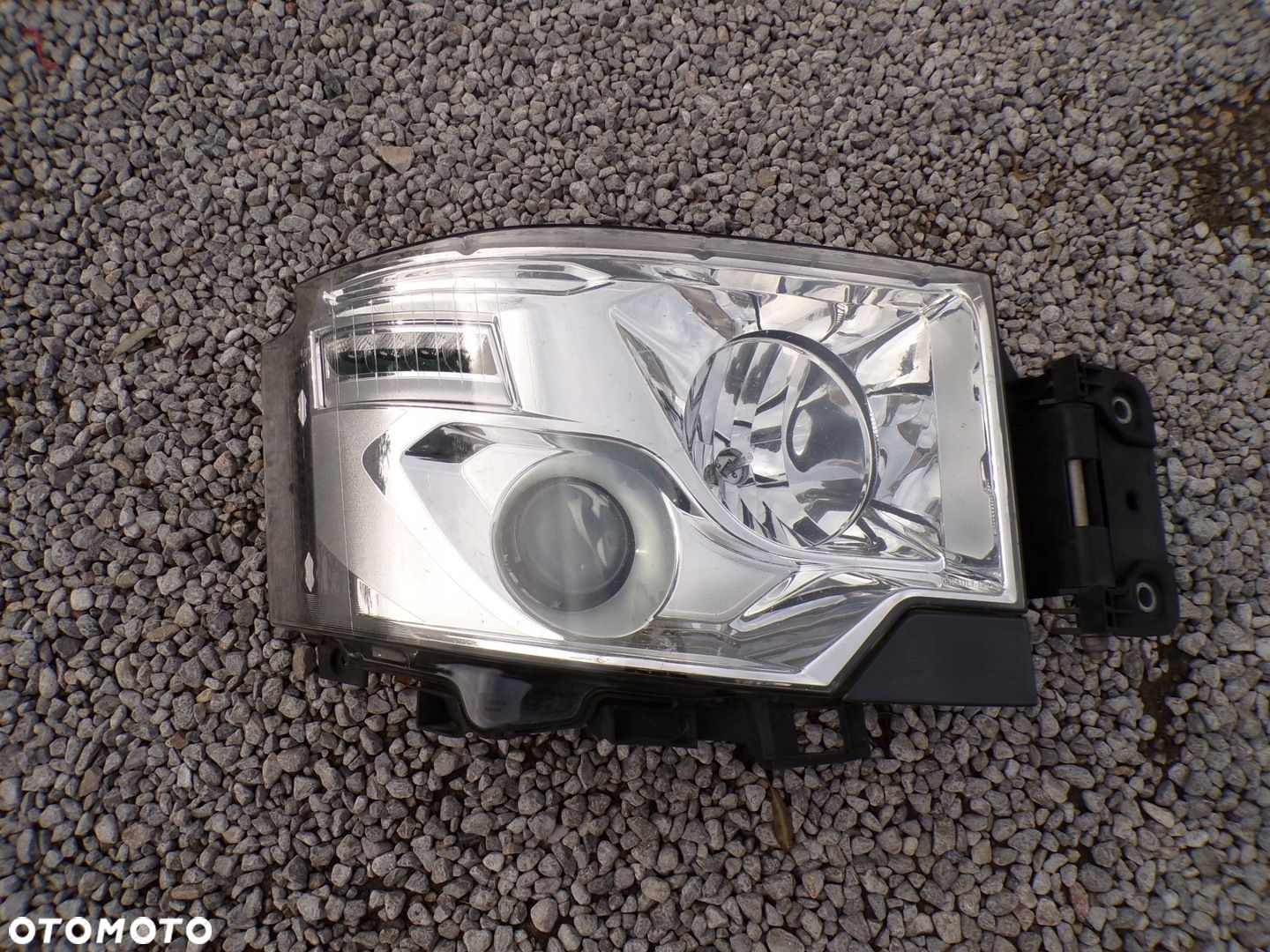 LAMPA PRZEDNIA PRAWA RENAULT TRUCK GAMA T 8907601 EUROPA - 1