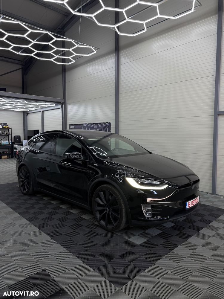Tesla Model X - 2