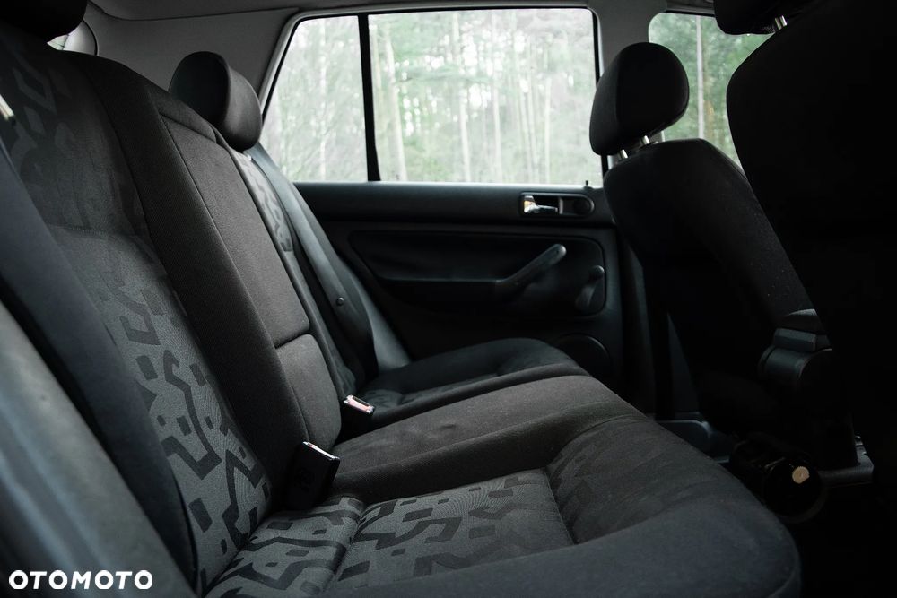 Volkswagen Golf - 10