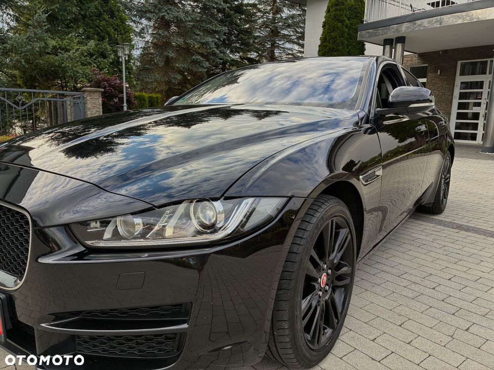 Jaguar XE 20d AWD Portfolio - 9