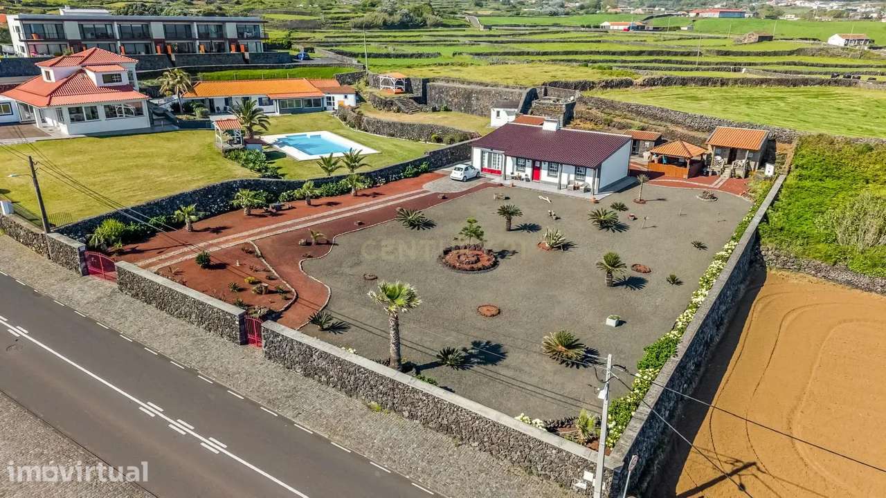 Moderna Moradia em São Bartolomeu de Regatos, Angra do Heroísmo - Grande imagem: 4/38