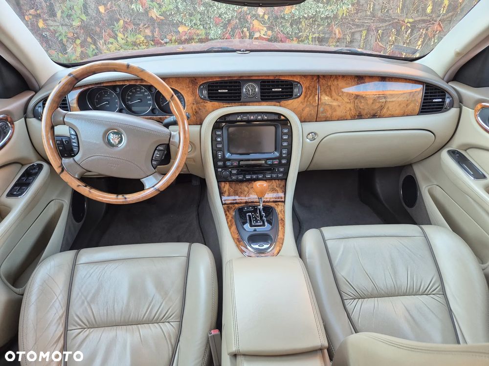 Jaguar XJ Super V8 (LWB) - 32